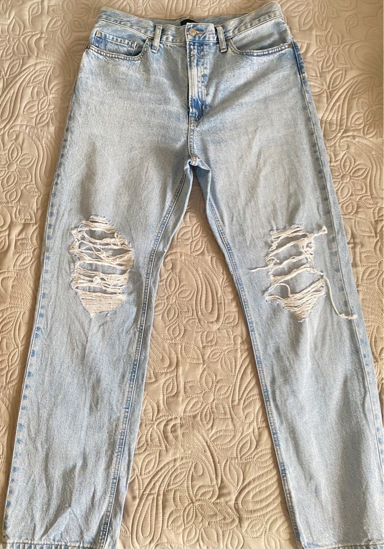 Uniqlo Straight Ripped Jeans, Women's Fashion, Bottoms, Jeans on Carousell
