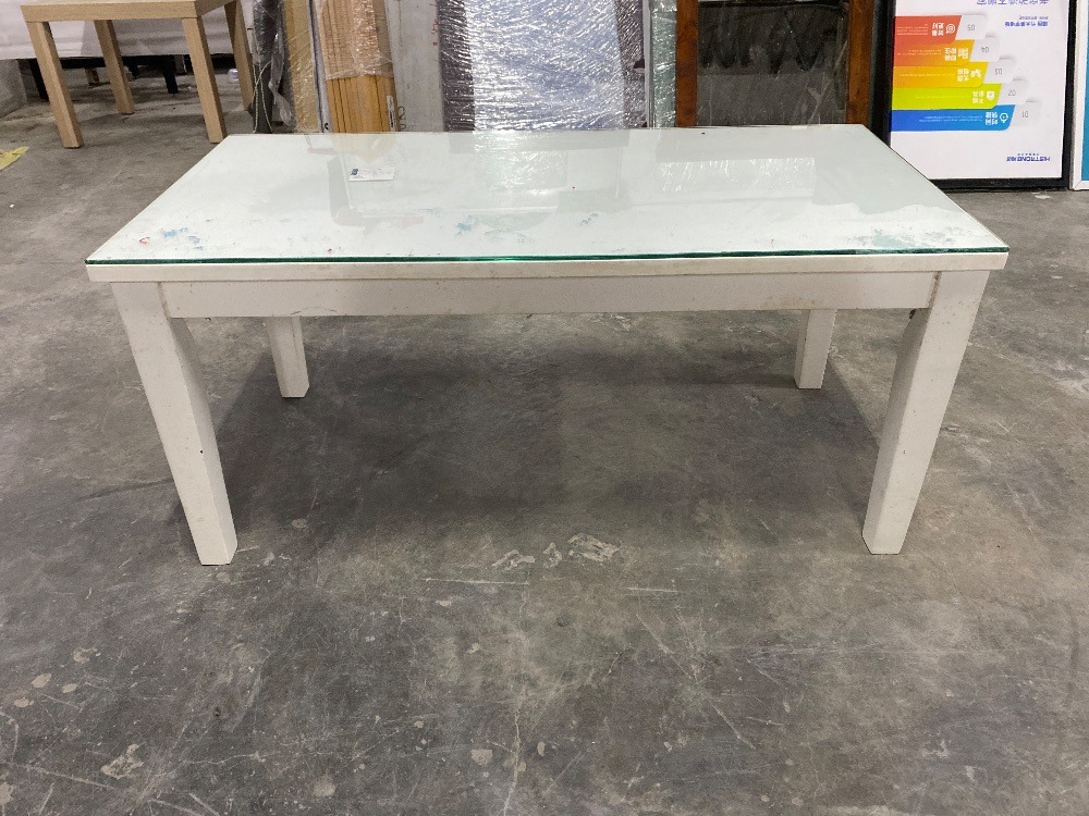 White Wooden Coffee Table With Glass Top / Meja Kopi Kayu Atas Putih