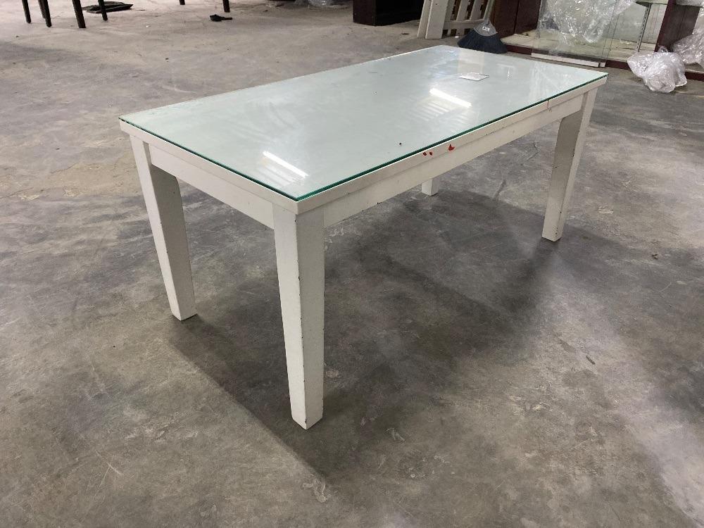 White Wooden Coffee Table With Glass Top / Meja Kopi Kayu Atas Putih