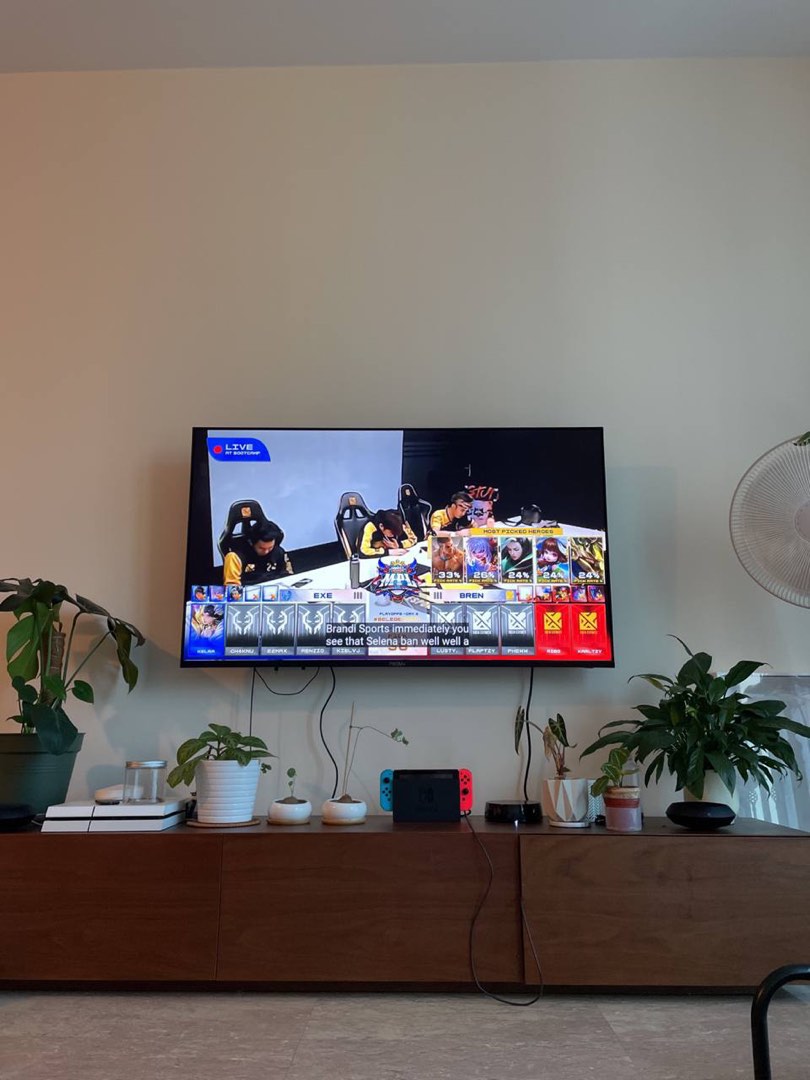 55 inch prism tv with swivel wall mount, TV & Home Appliances, TV