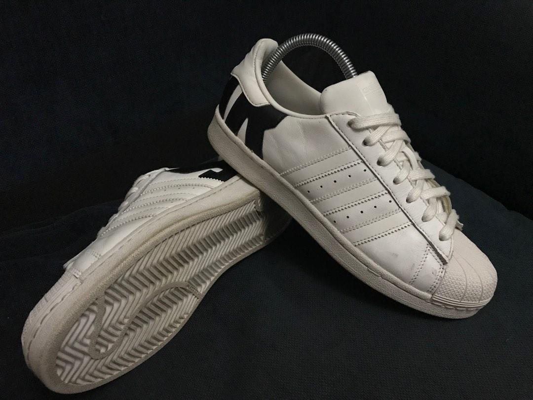 Adidas superstar big store text