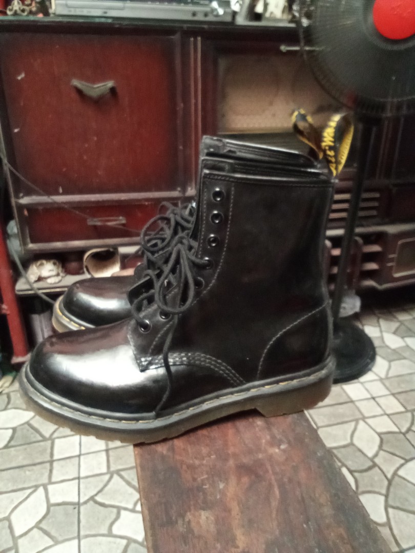 Dr marten Black boots Women s Fashion Footwear Boots on Carousell