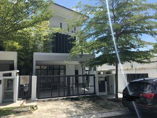 END LOT 2 Storey Superlink @ Laman Glenmarie