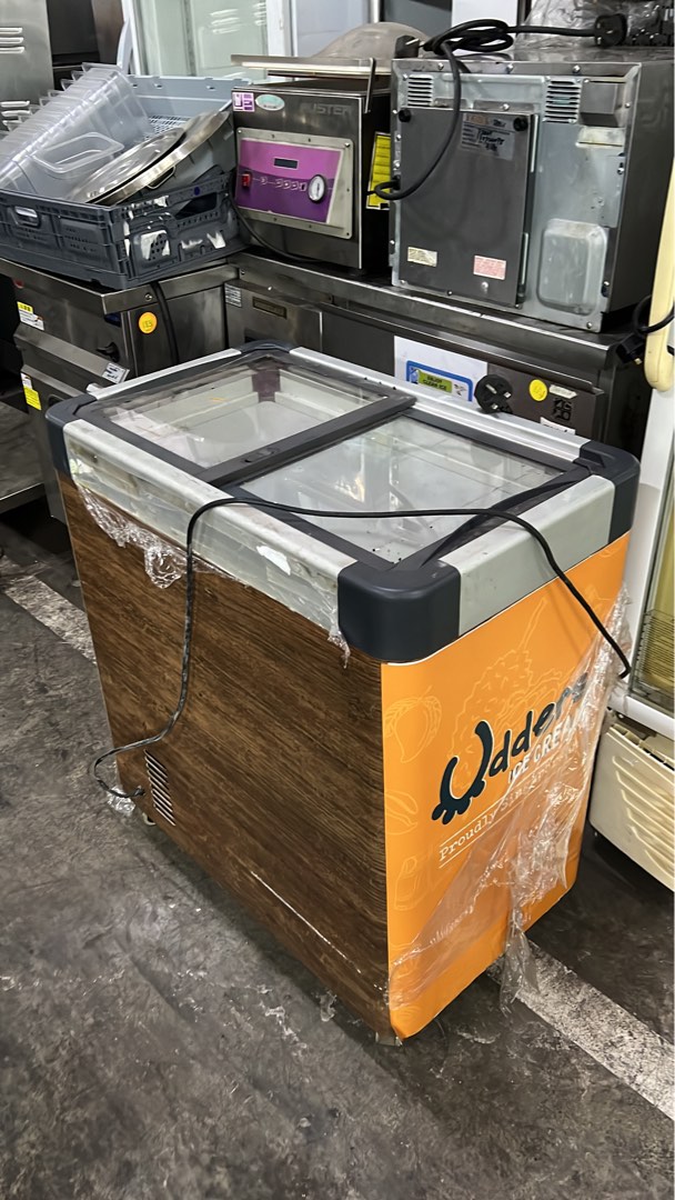 Good condition! (Free delivery and warranty) Liebherr ice cream freezer