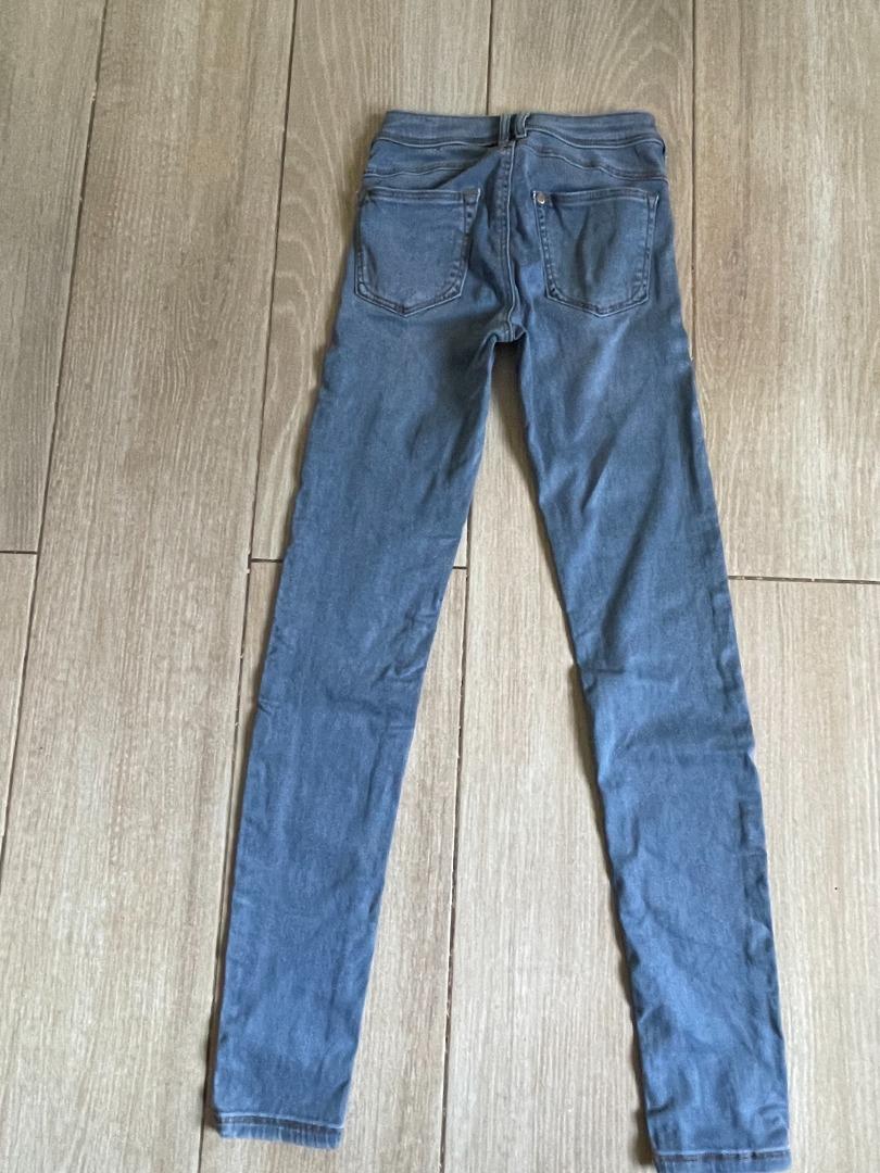 H&M Feather Soft jeans for girls (Category: Babies & Kids Fashion) located in Binan City. Submitted by letusbegreen (Listing ID 1181038554, Image 2). Description: Feather Soft jeans for girls Brand: H&M Not Ukay. Bought brand new and used probably 2-3 times by my daughter. See pics for the measurements and size Fixed price Buyer pays for sf.