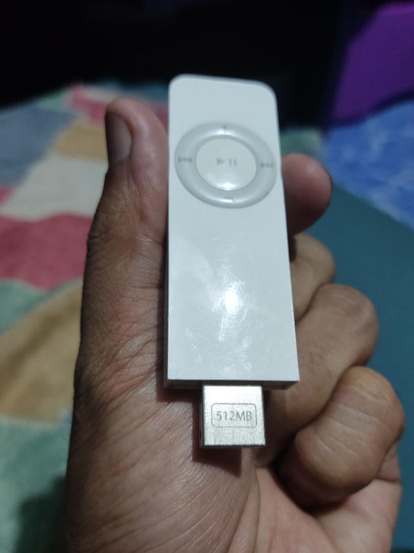 Ipod shuffle 1st generation 512mb, Audio, Portable Music Players on Carousell