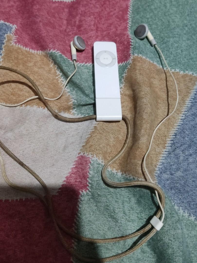 Ipod shuffle 1st generation 512mb, Audio, Portable Music Players on Carousell