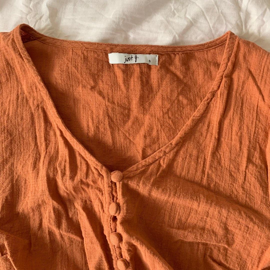 Just G Buttondown Cropped V Neck Top (Category: Others Tops) located in Las Pinas. Submitted by 2011mgt (Listing ID 1181023606, Image 2). Description: size S (fits S-M frames) 10/10 condition ✨ used once only! bought in store for 700 php.