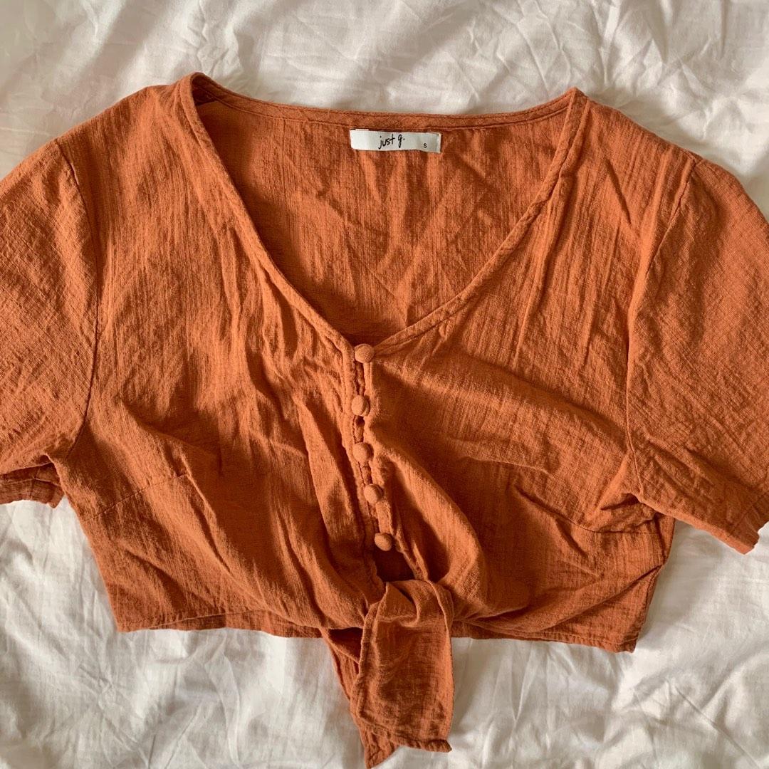 Just G Buttondown Cropped V Neck Top (Category: Others Tops) located in Las Pinas. Submitted by 2011mgt (Listing ID 1181023606, Image 3). Description: size S (fits S-M frames) 10/10 condition ✨ used once only! bought in store for 700 php.