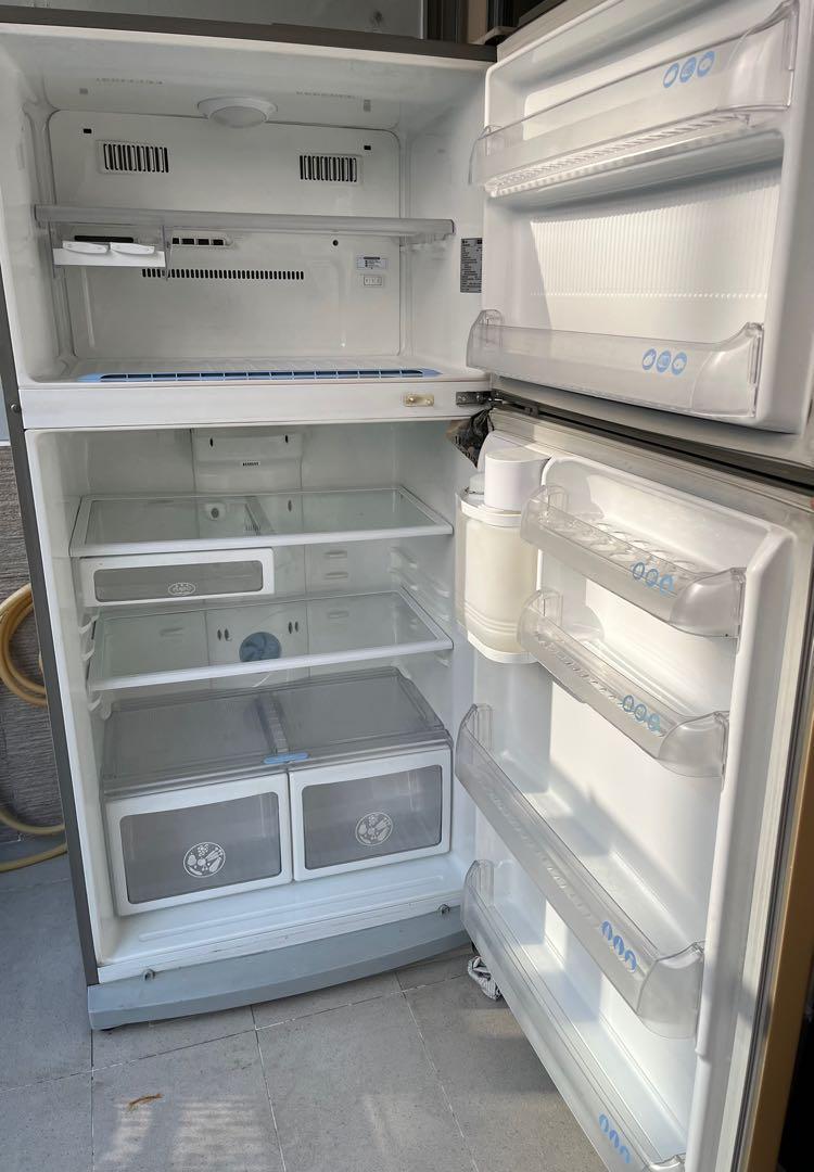 how wide is a fridge