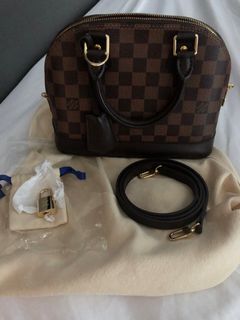 (Category: ) located in . Submitted by new_preloved_item (Listing ID 1180959279, Image 1). Description: .