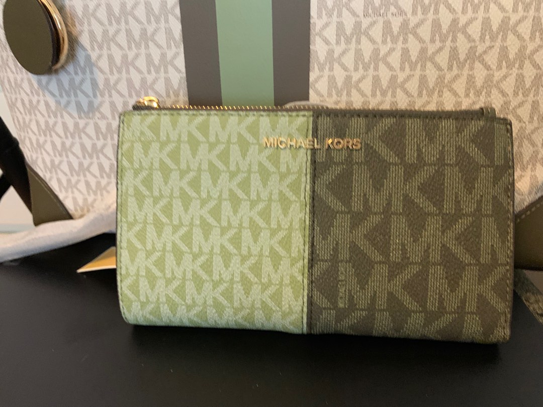 Green wallet store michael kors