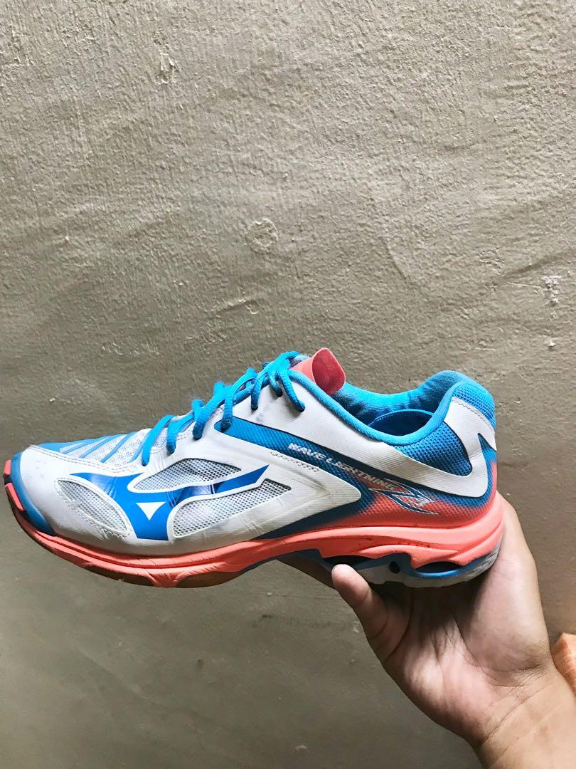 Mizuno wave lightning hotsell 8