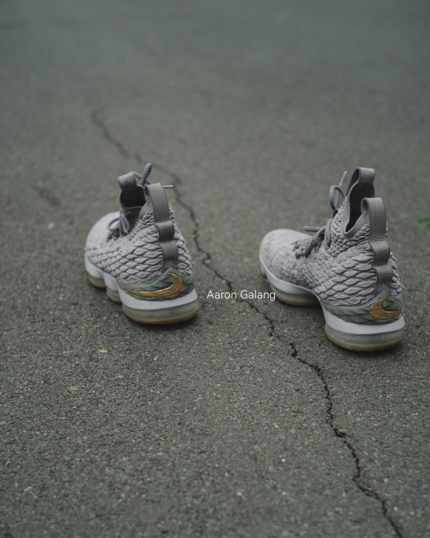 Lebron 15 discount gray gold