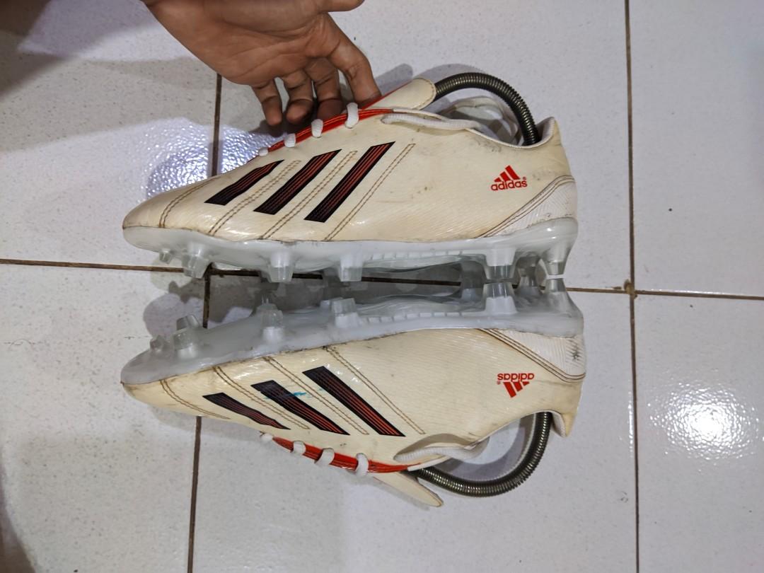 Sepatu bola adidas f10 messi, Olah Raga, Perlengkapan Olahraga Lainnya di  Carousell