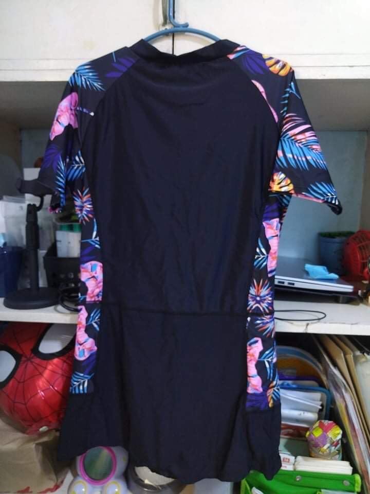Shein xl rashguard, Women's Fashion, Swimwear, Rash guard on Carousell