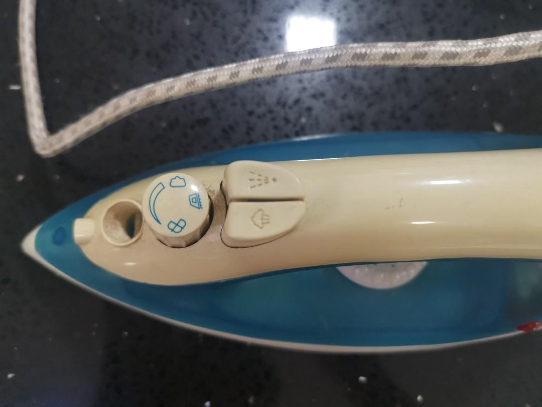TESCO Steam Iron, TV & Home Appliances, Irons & Steamers on Carousell