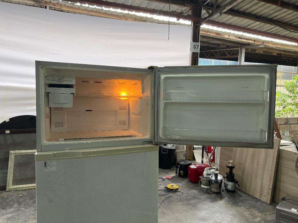 Top Mount Refrigerator White Colour / Warna Putih Peti sejuk Pelekap