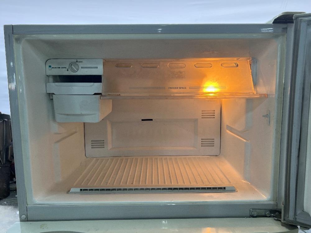 Top Mount Refrigerator White Colour / Warna Putih Peti sejuk Pelekap ...