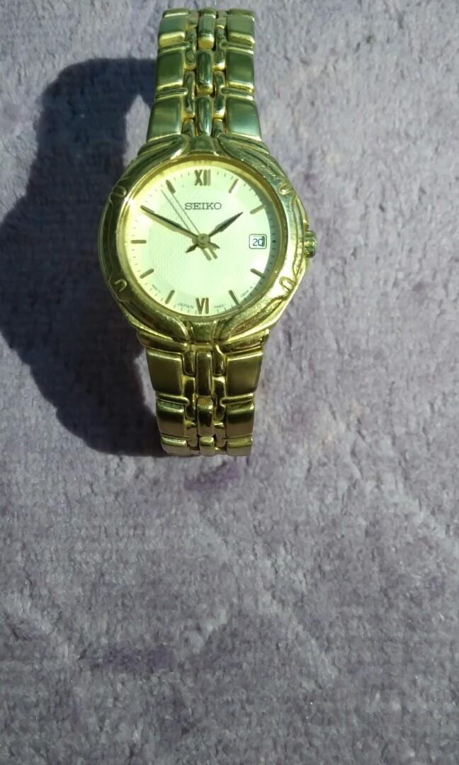 Vintage Seiko 7N82-0AT0, Women's Fashion, Watches & Accessories, Watches on  Carousell