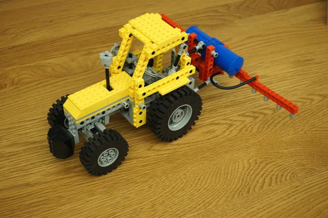 Lego technic tractor vintage best sale