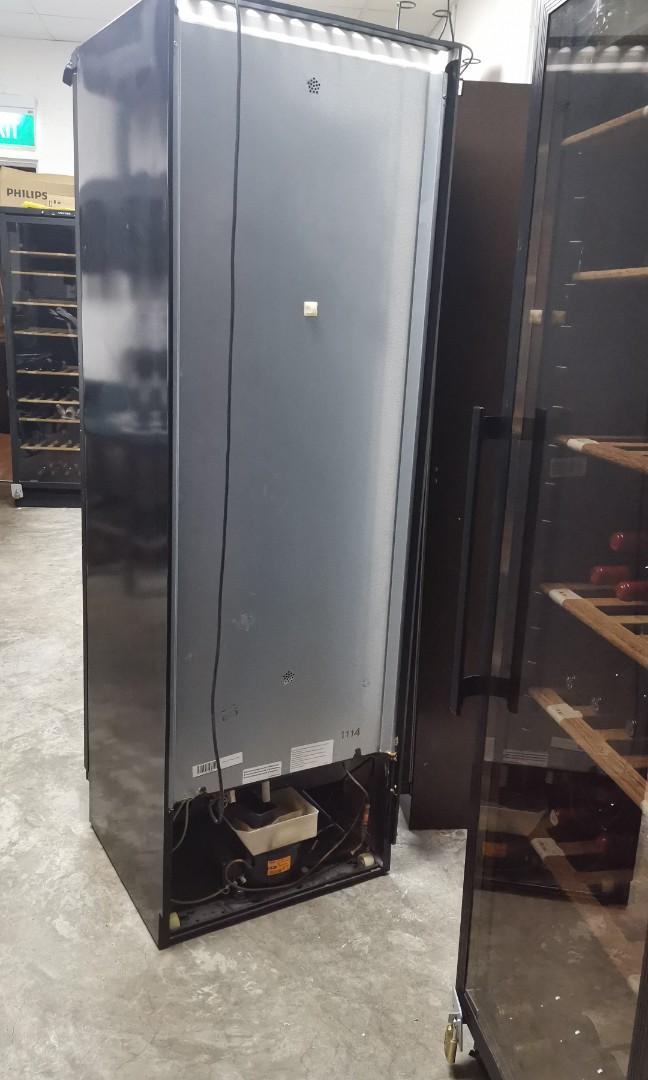 Vintec wine fridge, TV & Home Appliances, Kitchen Appliances