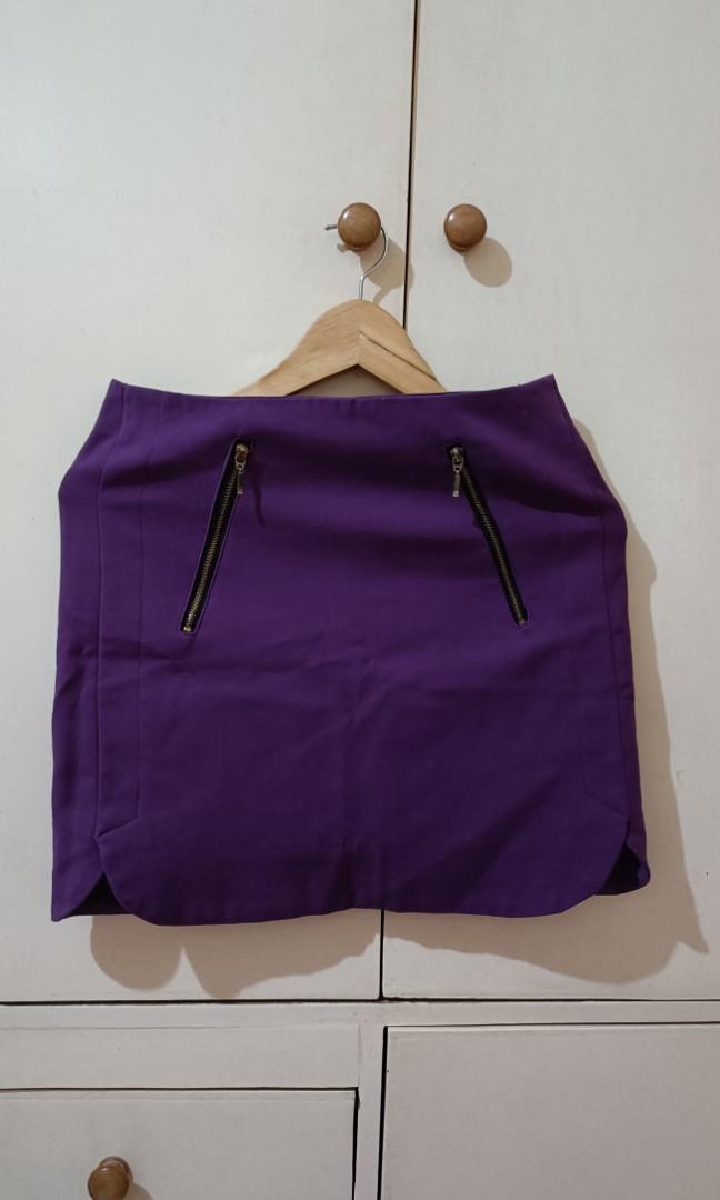 Zara Skirt (Category: Skirts) located in Bulacan. Submitted by dyna01 (Listing ID 1181029160, Image 1). Description: .