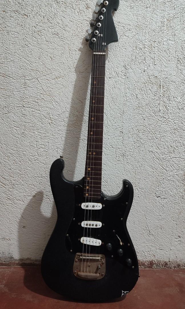 2nd hand electric guitar, Hobbies & Toys, Music & Media, Musical