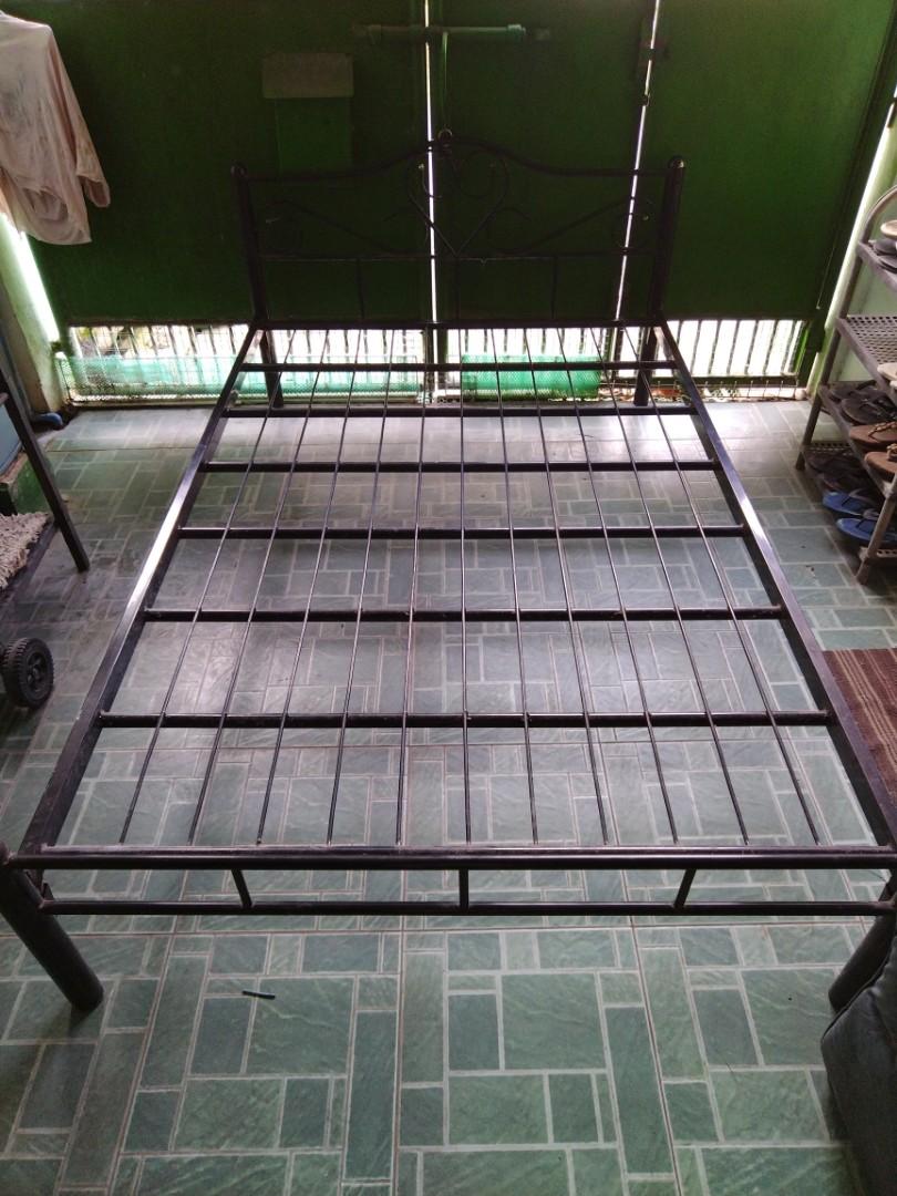 2ND HAND METAL BED FRAME, Furniture & Home Living, Furniture, Bed