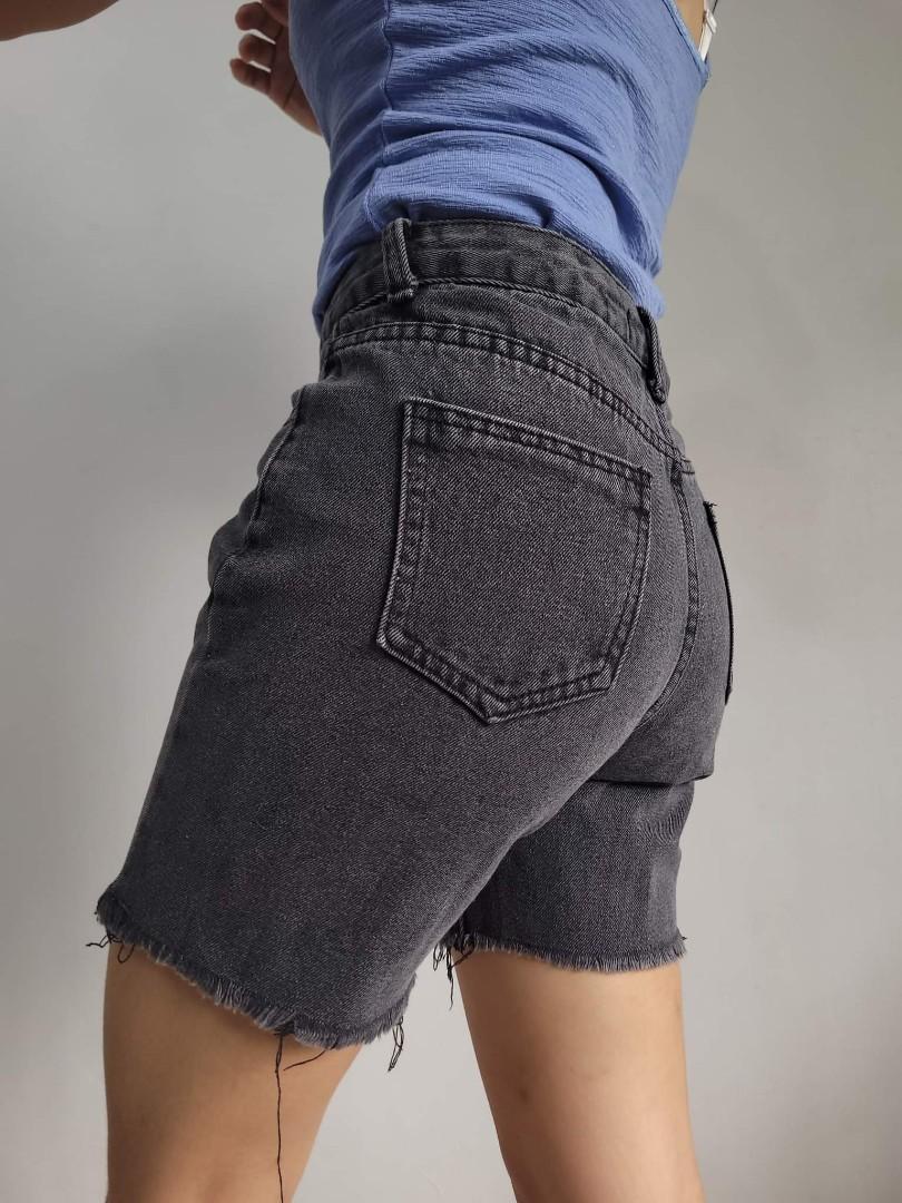 Acid wash boyish shorts (Category: Shorts) located in Cavite. Submitted by Picks.ph (Listing ID 1181130385, Image 3). Description: Size 25.