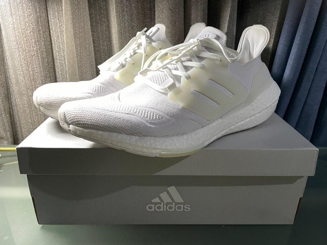 ADIDAS ULTRA BOOST 22 TRIPLE WHITE LIKE NEW US 11,5/ EUR 46, Fesyen Pria,  Sepatu , Sneakers di Carousell