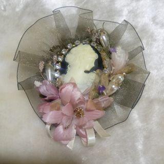 CAMEO with Faux Pearl and Rhinestones Vintage BROOCH - Preloved