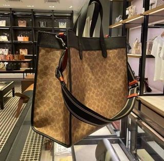 (Category: ) located in . Submitted by LuxbyMarifrance (Listing ID 1181182707, Image 1). Description: .