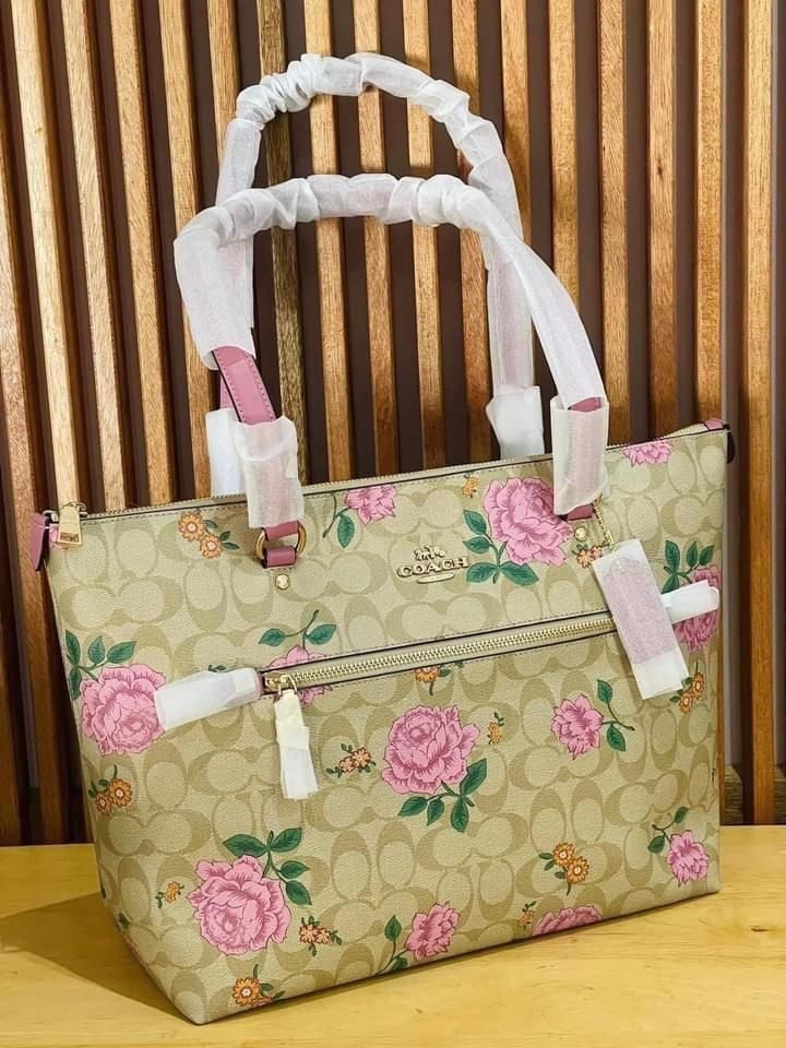 Gallery tote in signature canvas with hotsell prairie rose print