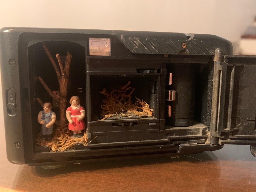 [06] Collectible: Camera w/ miniature scene (Category: Cameras) located in Marikina City. Submitted by theflos (Listing ID 1181147229, Image 2). Description: .