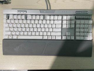 Corsair K70 RGB MK.2 SE Mechanical Gaming Keyboard CHERRY® MX Speed (White)