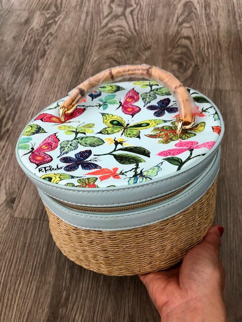 Est e Lauder wicker cosmetic bag