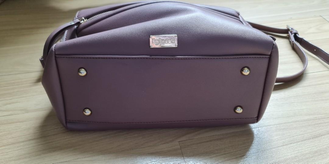 Figliatina Sling Bag (big) (Category: Shoulder Bags) located in Pasig City. Submitted by yas_ce (Listing ID 1181104414, Image 3). Description: Please see photo for flaws.