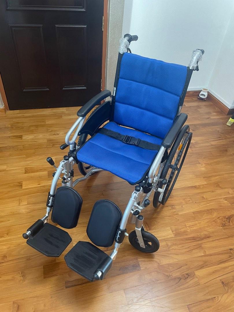 Foldable wheelchair with leg rest, Health & Nutrition, Assistive