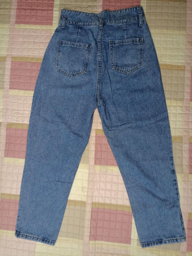 High Waist Mom Jeans with side button fly (Category: Jeans) located in Valenzuela. Submitted by Pretty_Thrifted_Trends (Listing ID 1181215925, Image 2). Description: Hello pretty chic♡ •This is already washed and ready to use. •Please manage your expectations, this is a personal preloved. •Color may vary due lighting. Thank you💐.