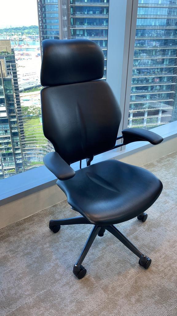 thumbnail image 2 of Humanscale Freedom With Headrest – Black Leather – Refurbished By OfficeLogix – Ergonomic Office Chair 2 of 2