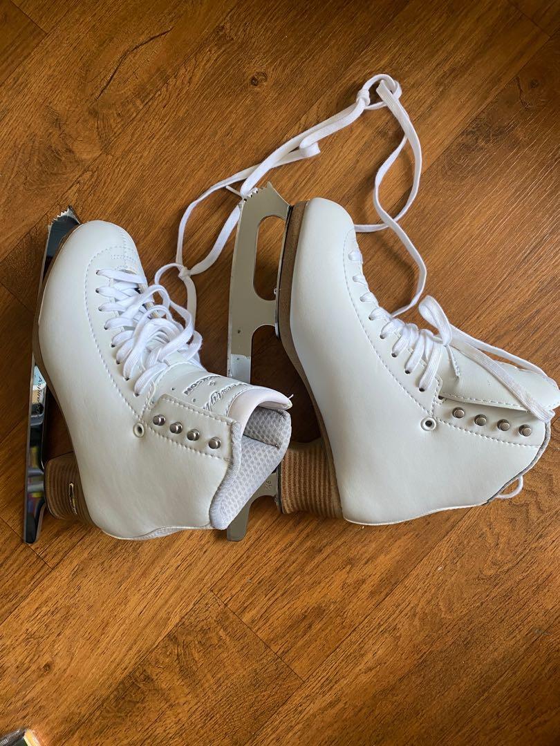 Jackson Ice Skating shoes - size 6 W 