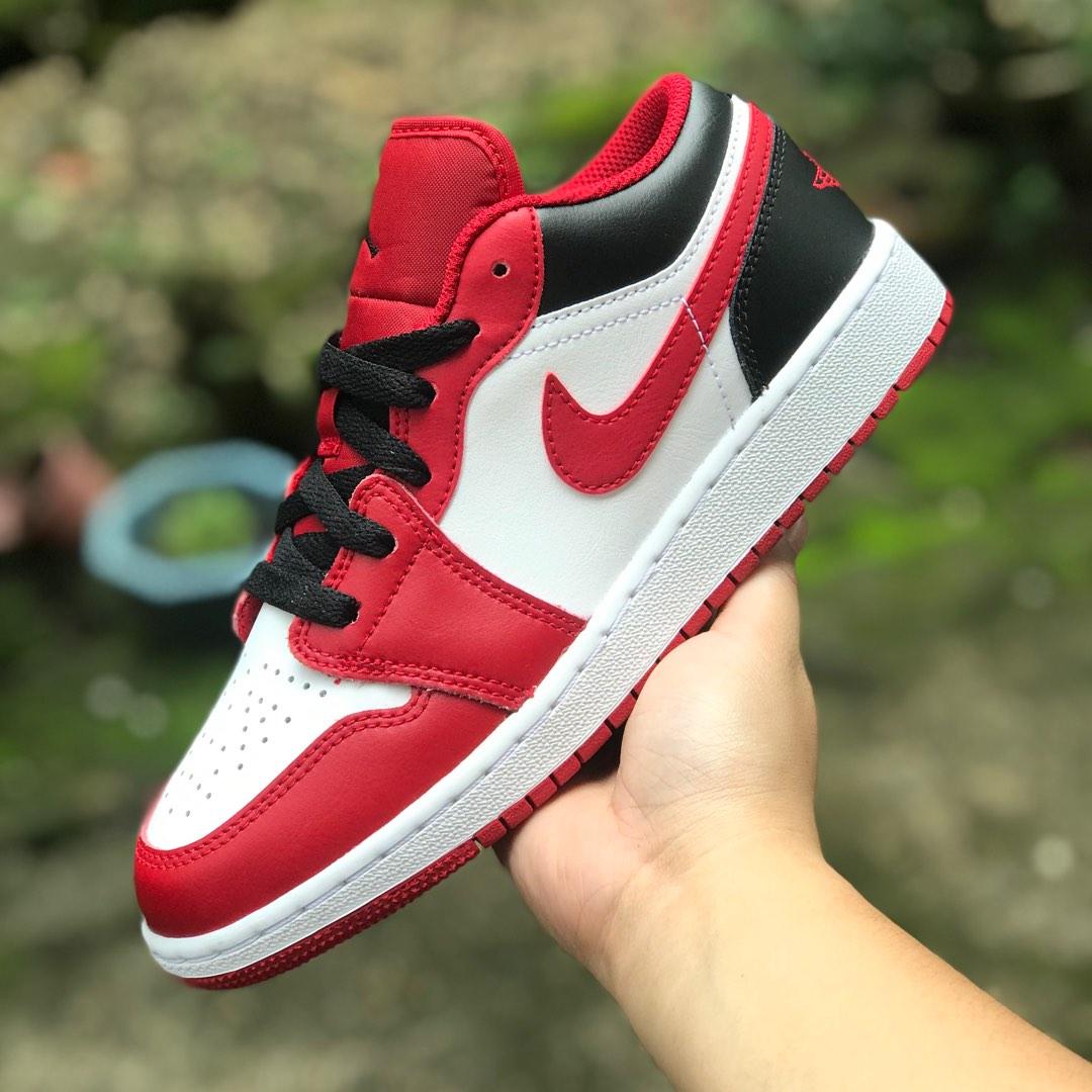 Air jordan 1 mid women's reverse deals black toe