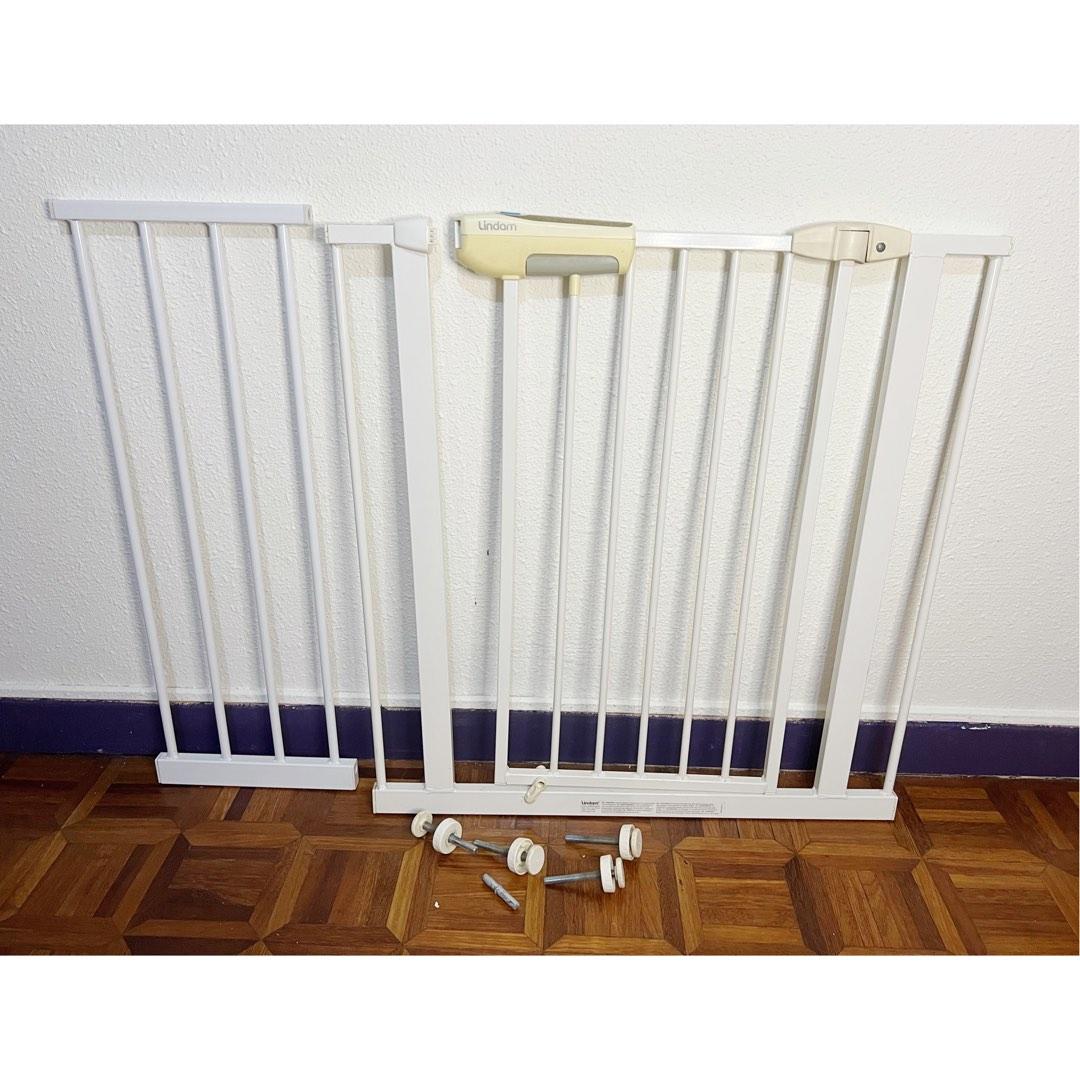 Lindam Easy fit safety gate with extension
