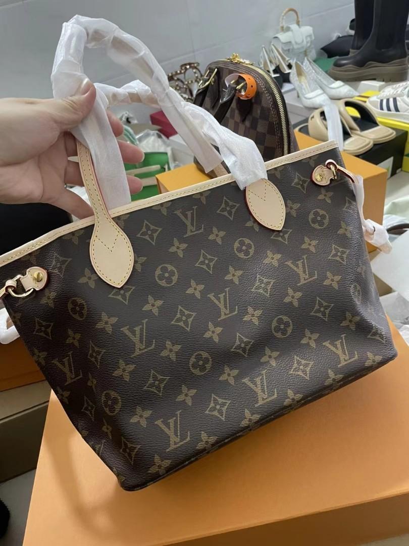 Lv karipap, Women's Fashion, Bags & Wallets, Shoulder Bags on Carousell