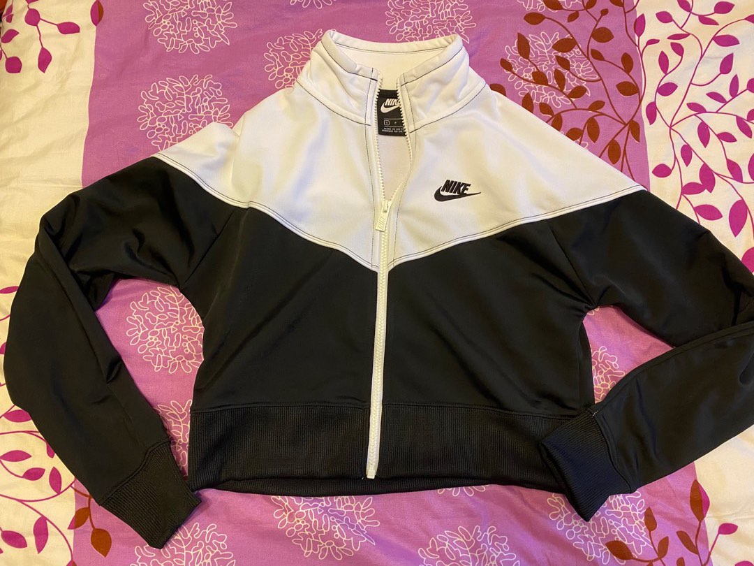 cropped nike air