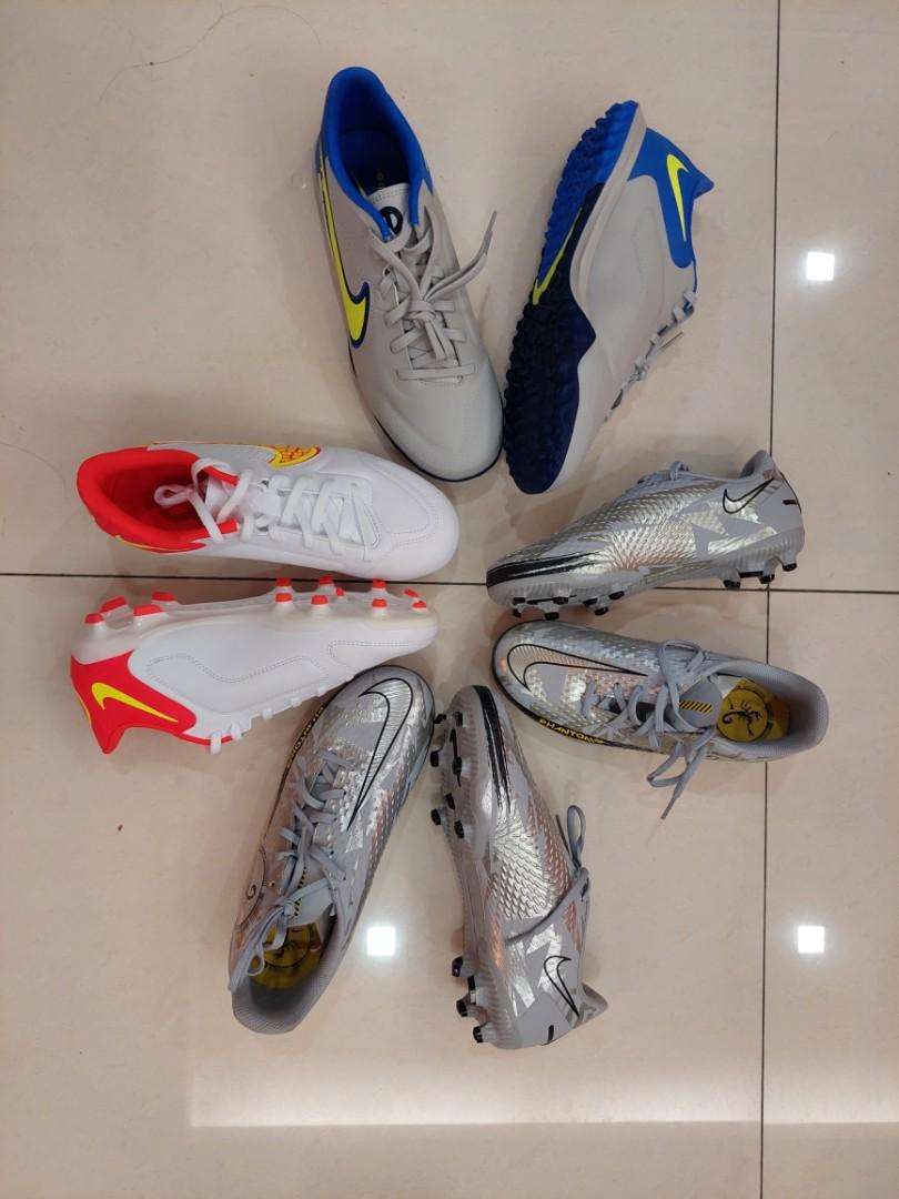 NIKE JUNIOR FOOTBALL BOOTS Sports Equipment Other Sports