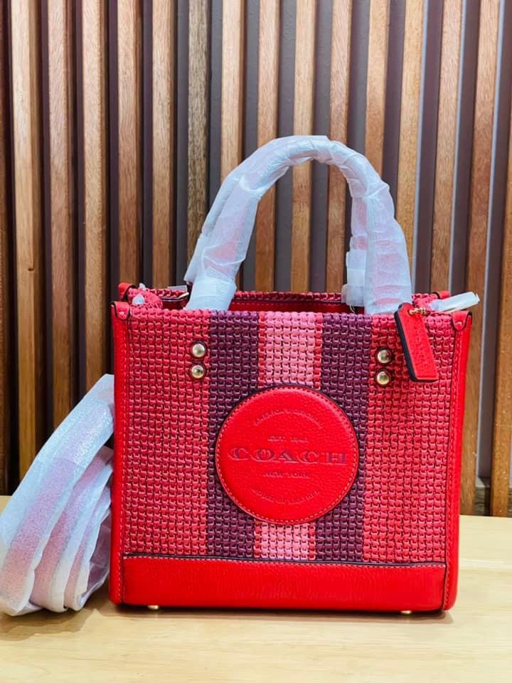 💯ORIGINAL COACH DEMPSEY 22 COACH PATCH RED (Category: Luxury Bags & Wallets) located in Quezon City. Submitted by ashongsstore (Listing ID 1181131612, Image 1). Description: 🐎C0ACH COLLECTION 🐎 🇵🇭ONHAND🇵🇭 DEMPSEY TOTE 22 WITH COACH PATCH straw like ‼️Please look at our pictures as that is exactly what you are purchasing‼️ 💯GUARANTEED ORIGINAL AND AUTHENTIC or TRIPLE YOUR MONEY BACK! Not REPLICA, OEM, TOP GRADE QUALITY, AUTHENTIC QUALITY o