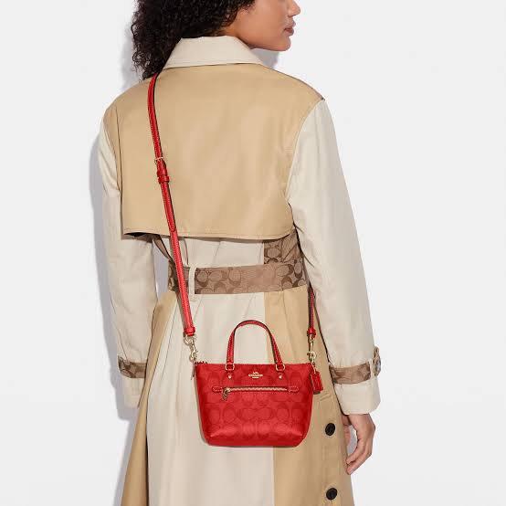 💯ORIGINAL COACH MINI GALLERY RED CROSSBODY (Category: Luxury Bags & Wallets) located in Quezon City. Submitted by ashongsstore (Listing ID 1181133094, Image 2). Description: 🐎C0ACH COLLECTION 🐎 🇵🇭ONHAND🇵🇭 MINI GALLERY CROSSBODY ‼️Please look at our pictures as that is exactly what you are purchasing‼️ 💯GUARANTEED ORIGINAL AND AUTHENTIC or TRIPLE YOUR MONEY BACK! Not REPLICA, OEM, TOP GRADE QUALITY, AUTHENTIC QUALITY or Any other Terms to 