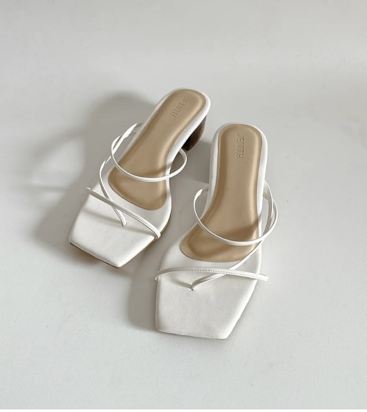 White short outlet heel